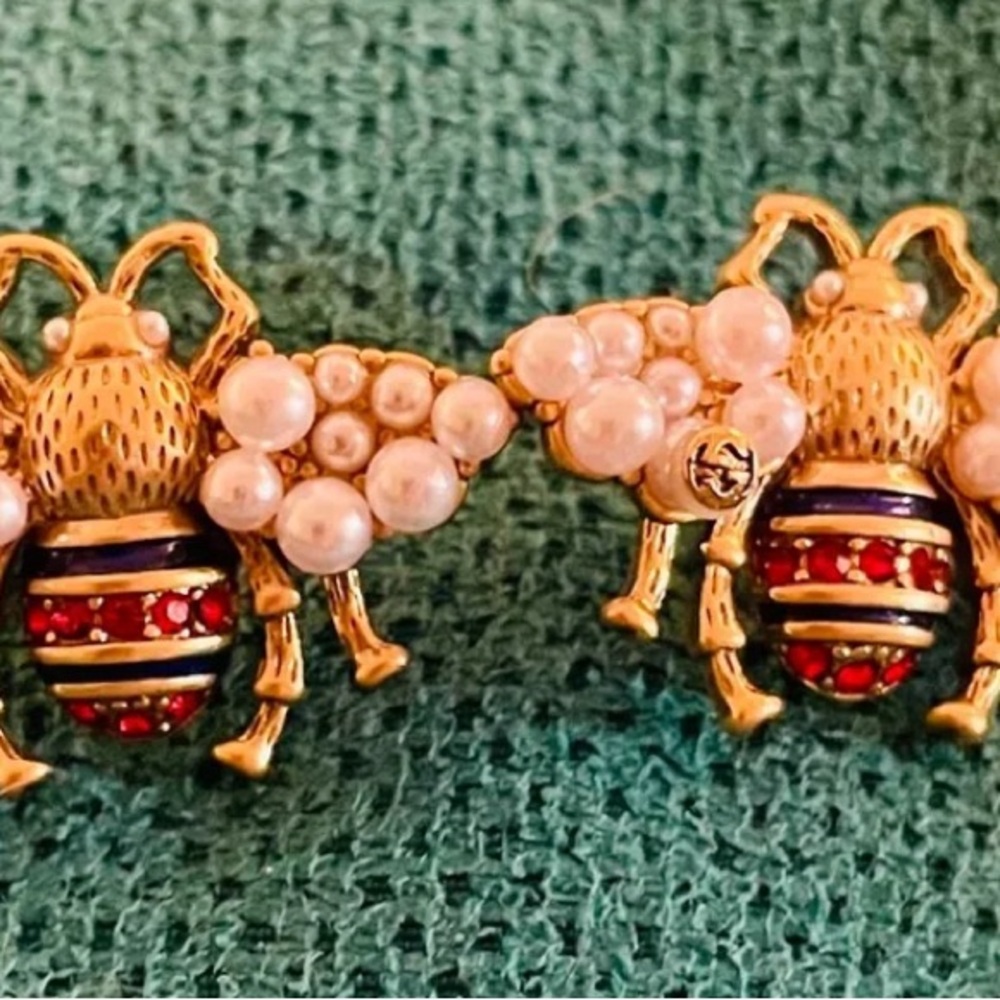 COPY - Gorgeous Authentic Antiqued Gucci Bamboo Pearl rhinestone Bee stu… - Picture 4 of 5